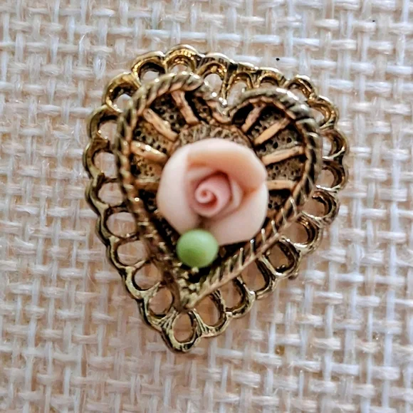 Vintage Porcelain Rose Hearts Earrings With Gold Tone Filigree Settings Pierced - Picture 8 of 11